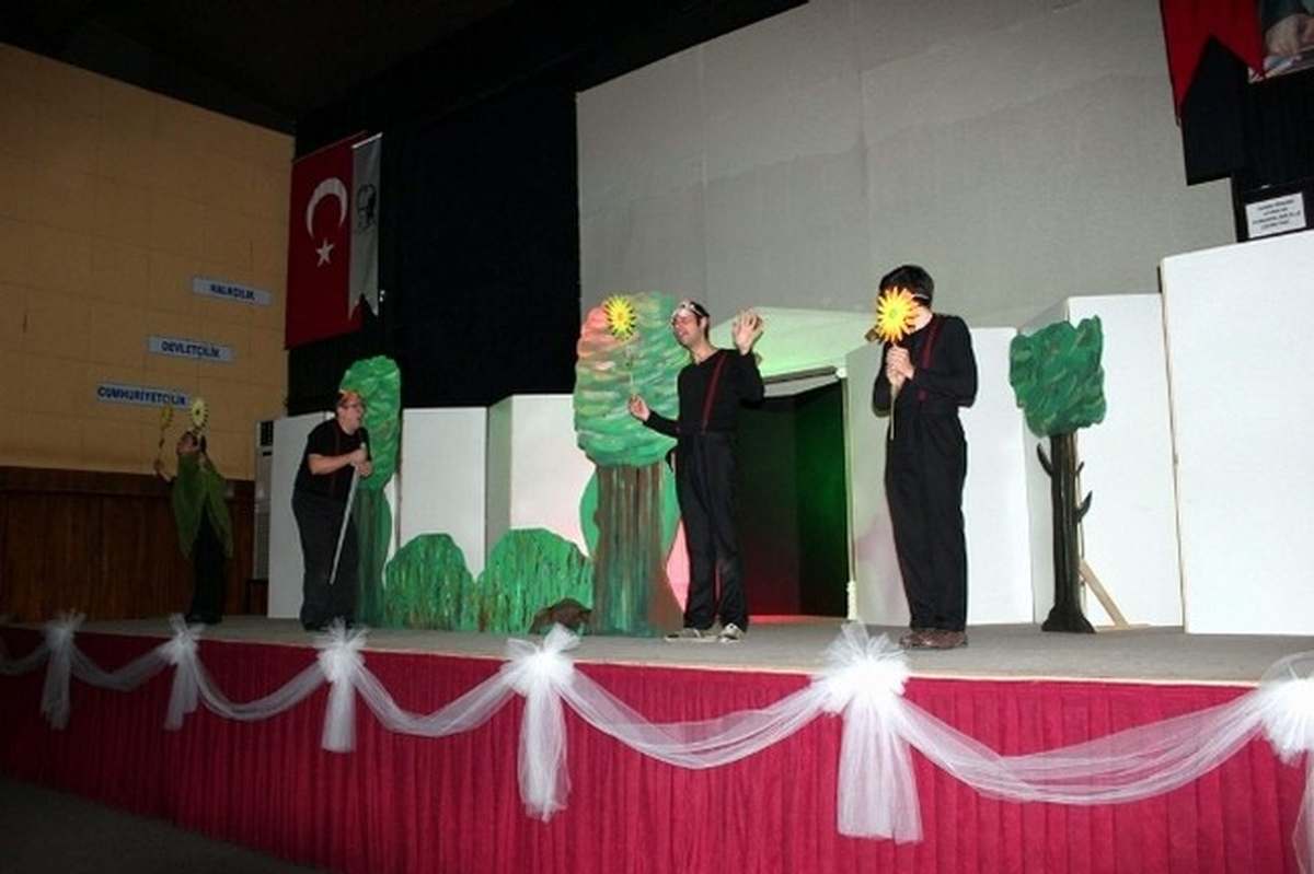 Çine Belediyesi\'nden Miniklere Tiyatro Jesti
