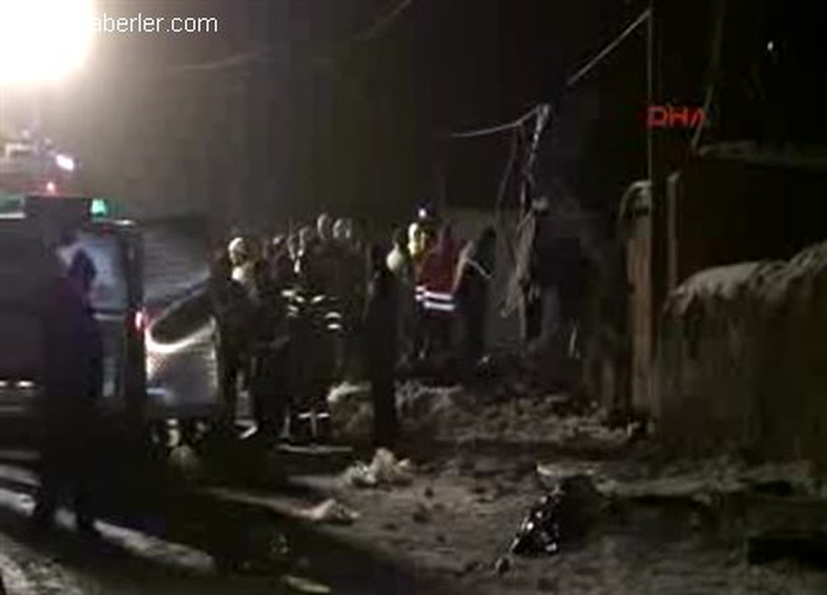 Kayseri\'de Kaza Yapan Minibüs Çekiciyle Kaldırıldı