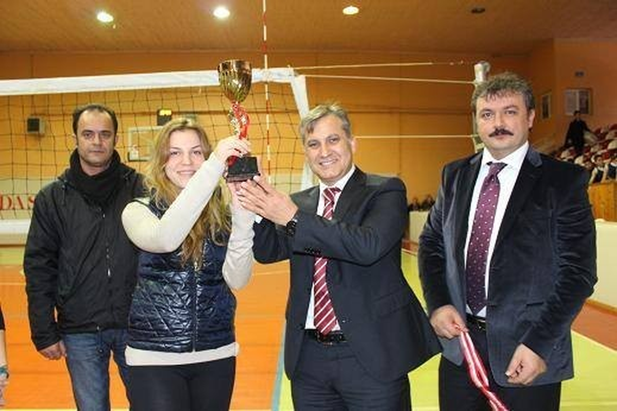Genç Voleybolculardan Başarı