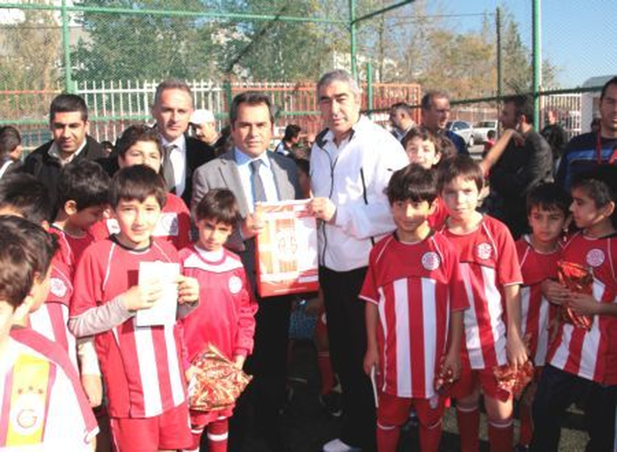 Gülay, Medicalpark Antalyaspor\'un Altyapısını Ziyaret Etti
