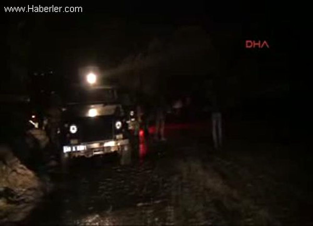 Hakkari\'de Minibüs Molotof Kokteyli Atılarak Yakıldı