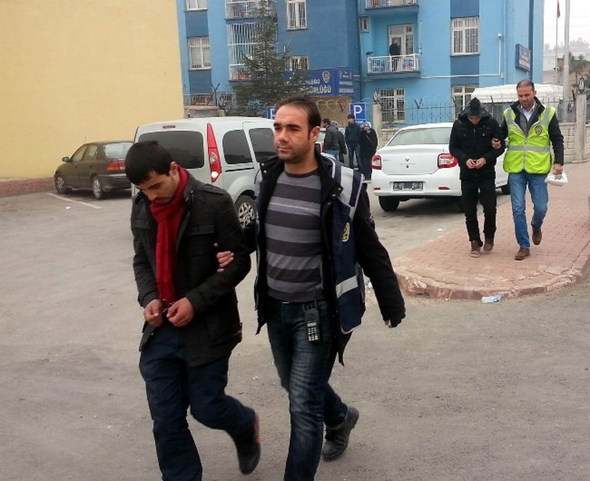 Hırsızlık Şüphelileri Bahçede Yakalandı