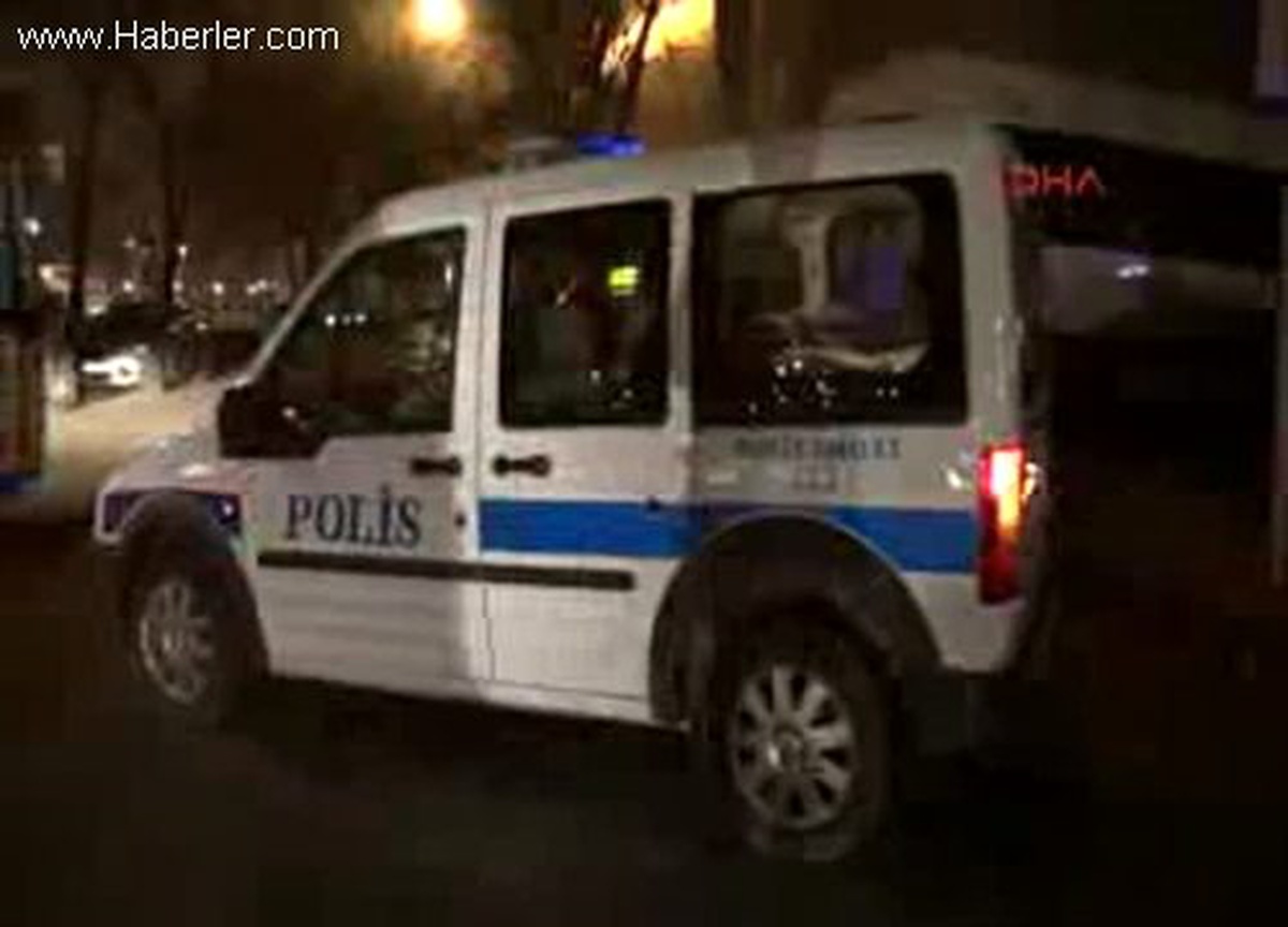 Kavgayı Ayırmaya Çalışan Taksici Bıçaklandı