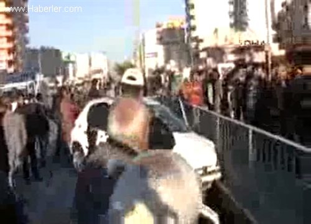 Kaza Yapanın Çantasını Çalmak İsteyenler Linç Ediliyordu