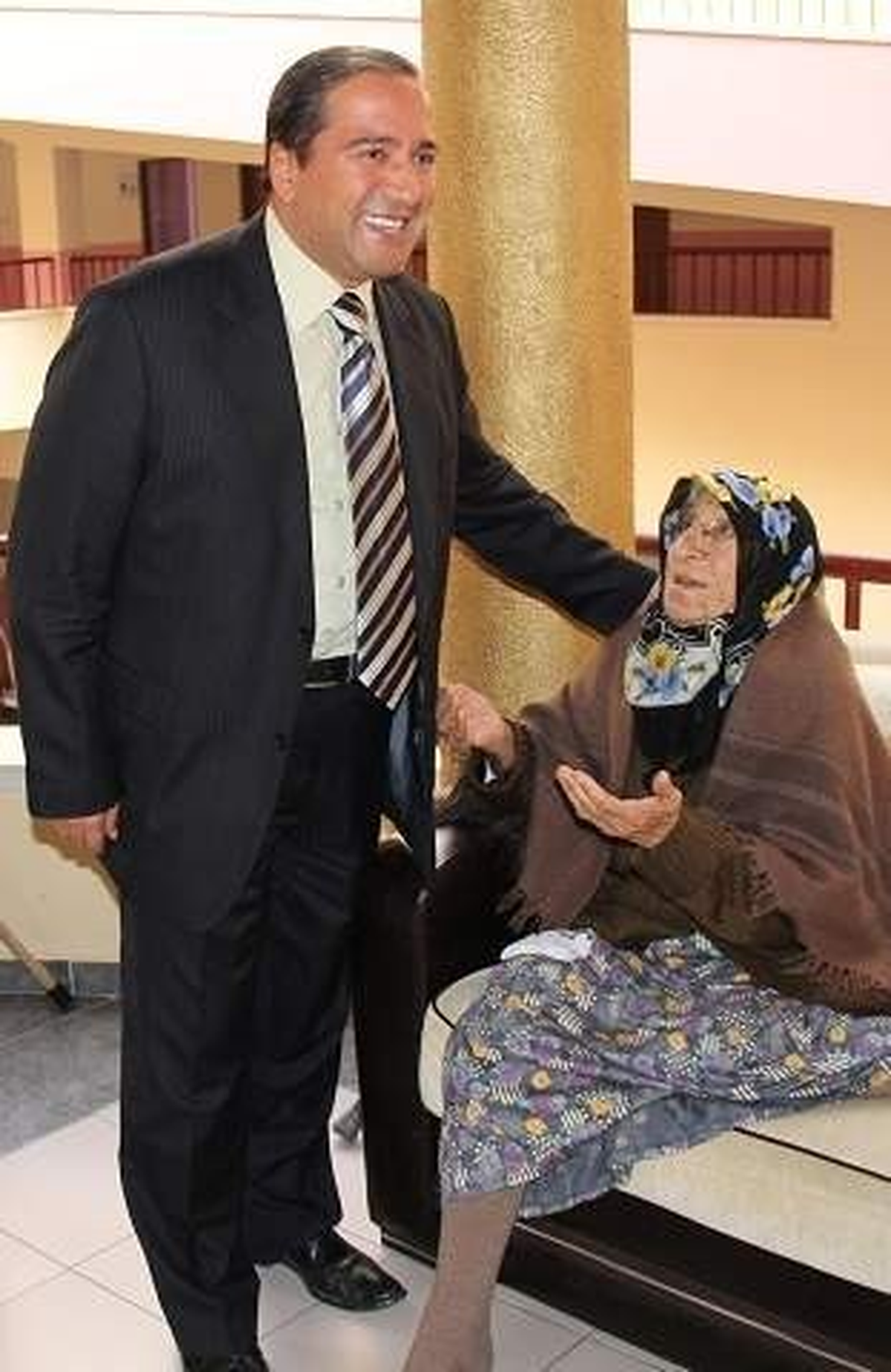 Kocasinan Kaymakamı Ali Candan\'dan Huzurevine Ziyaret