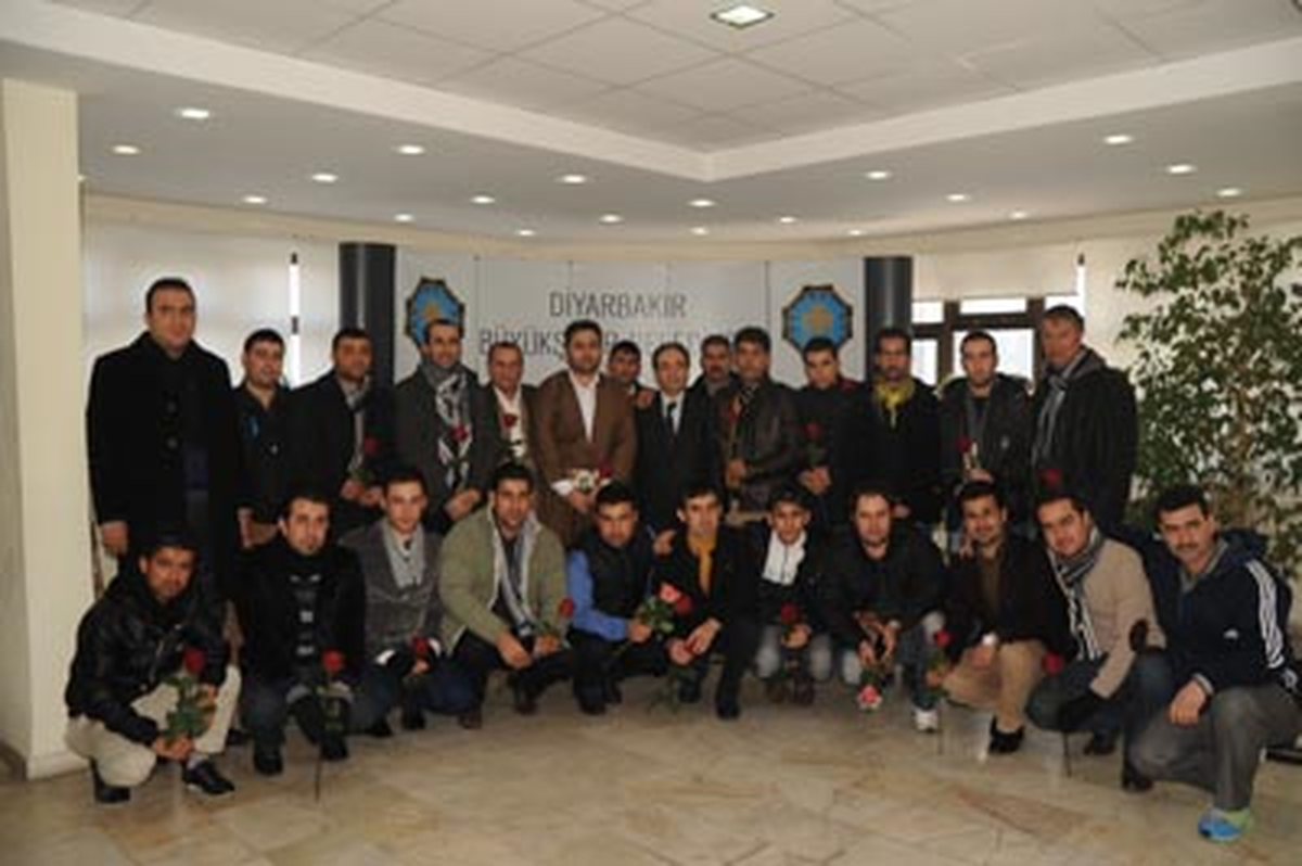 Kürt Gazeteciler Baydemir\'i Ziyaret Etti 
