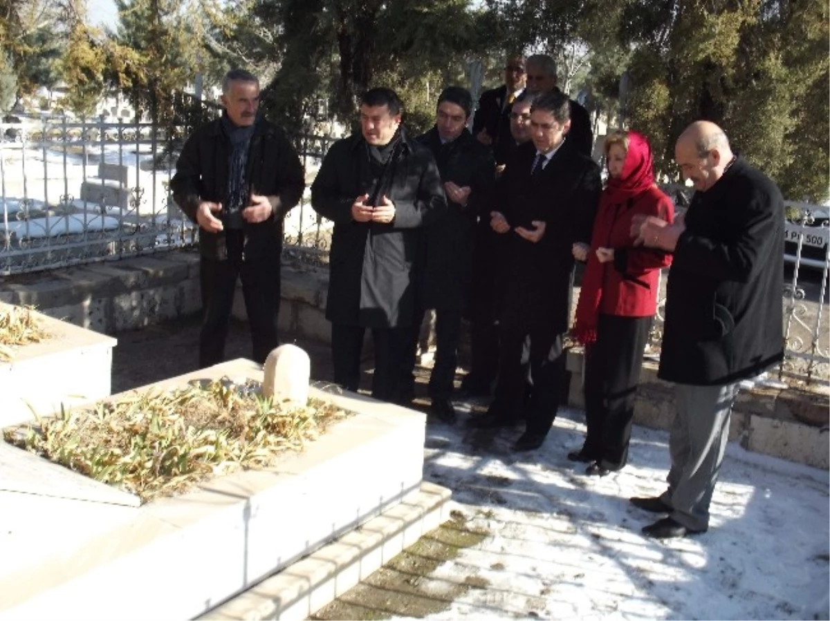 Milletvekili Bilgehan, Dedesi İnönü\'nün Mezarını Ziyaret Etti