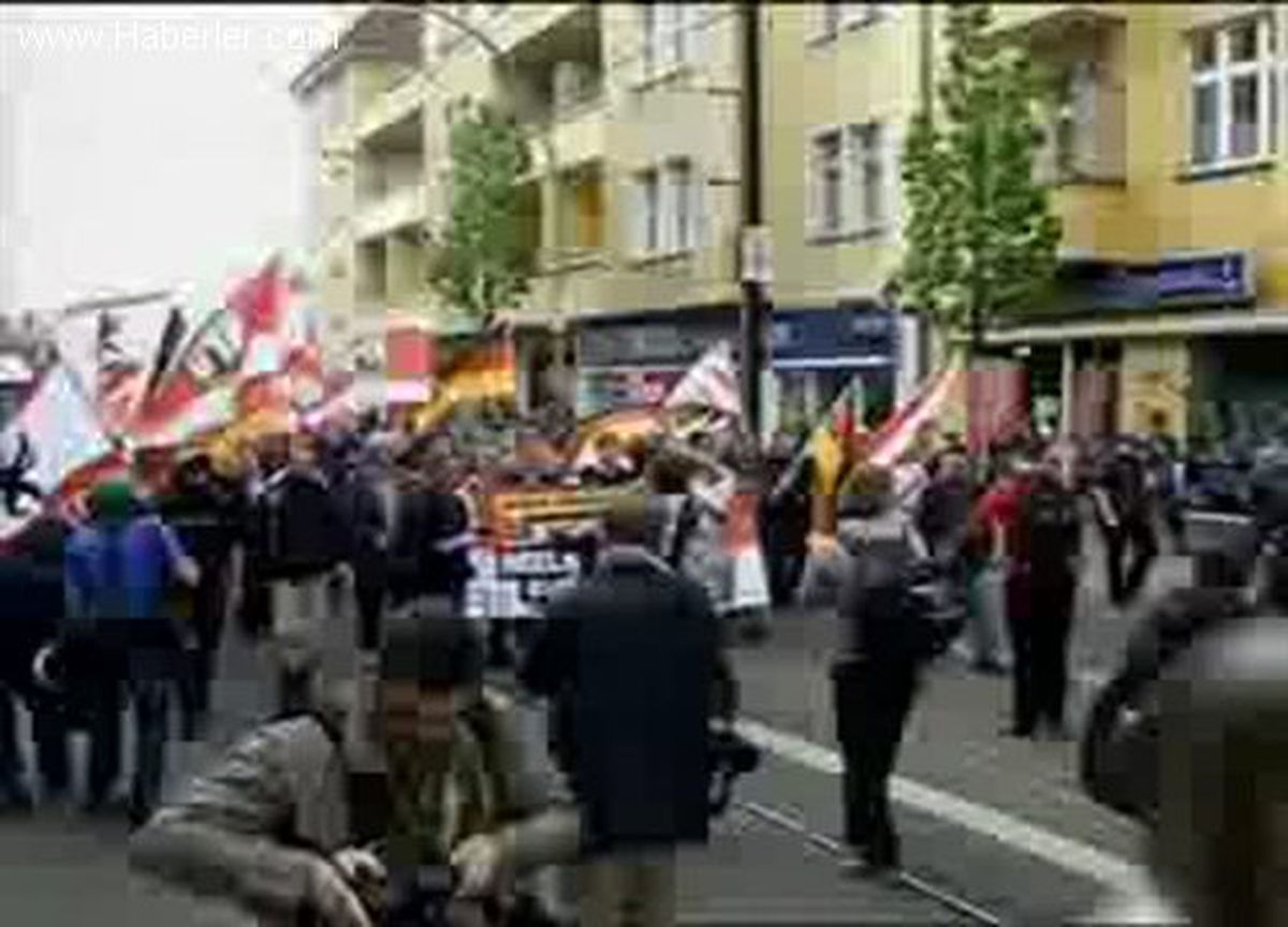 Npd\'de Süpriz İstifa