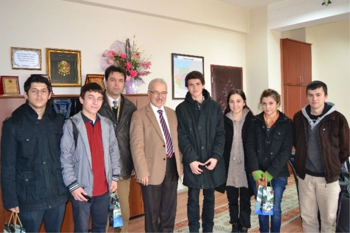 Öğrencilerden, Milli Eğitim Müdürü Murat Yazıcı\'ya Ziyaret