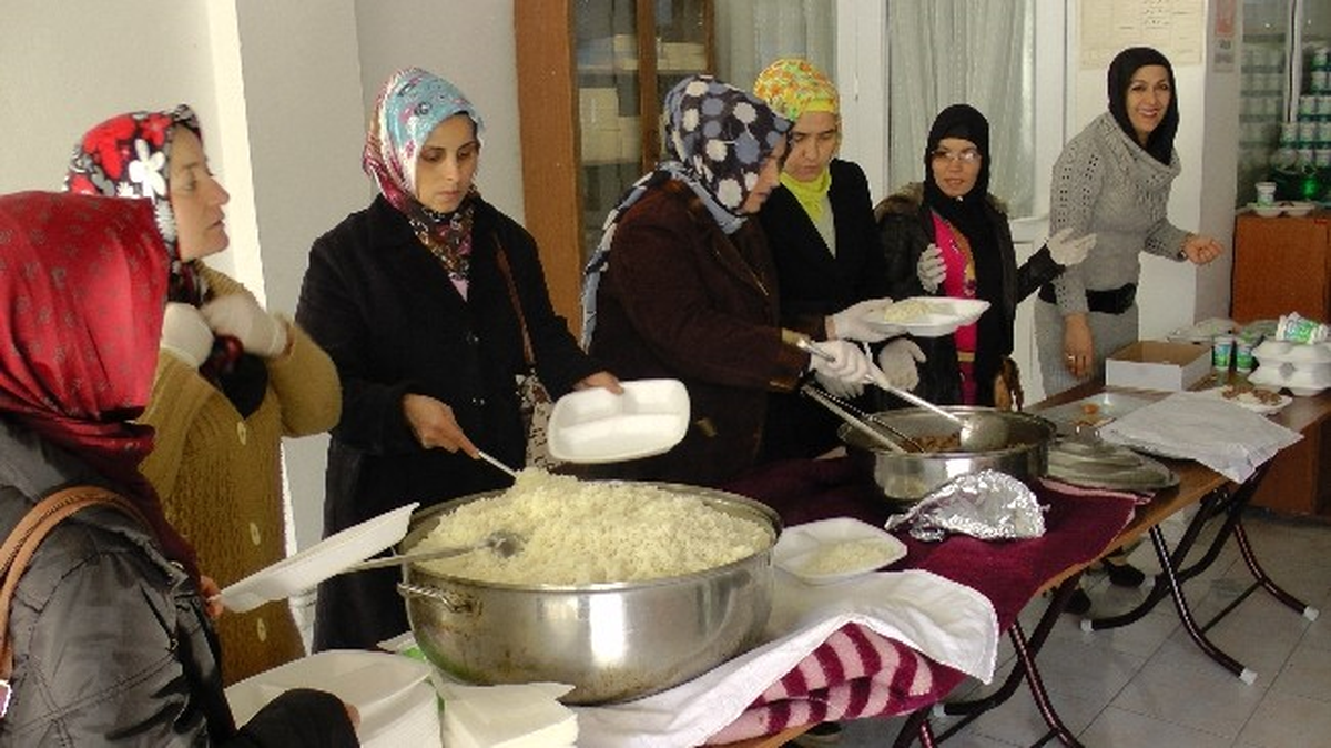 Akçakoca\'da Okulları Yararına Kermes
