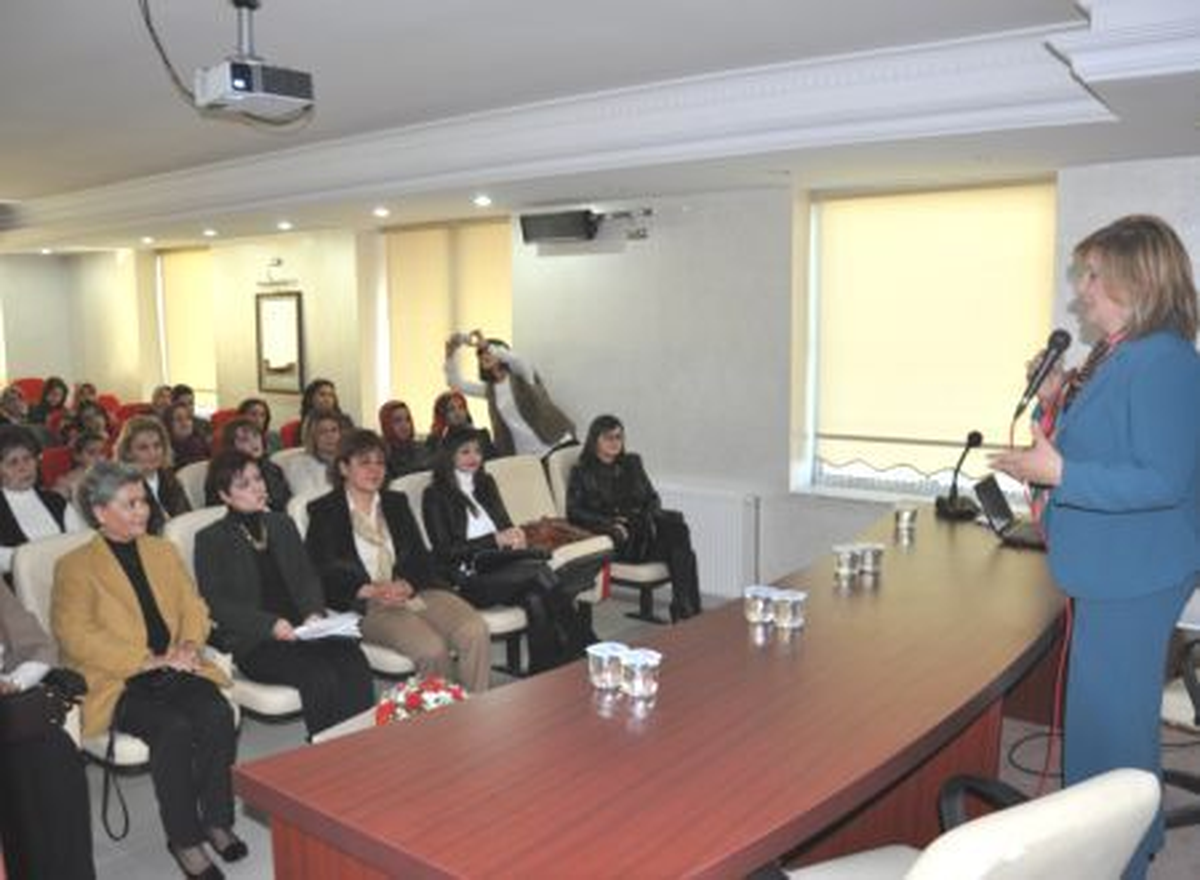 Osmaniye\'de "Kadının Toplumdaki Rolleri" Semineri