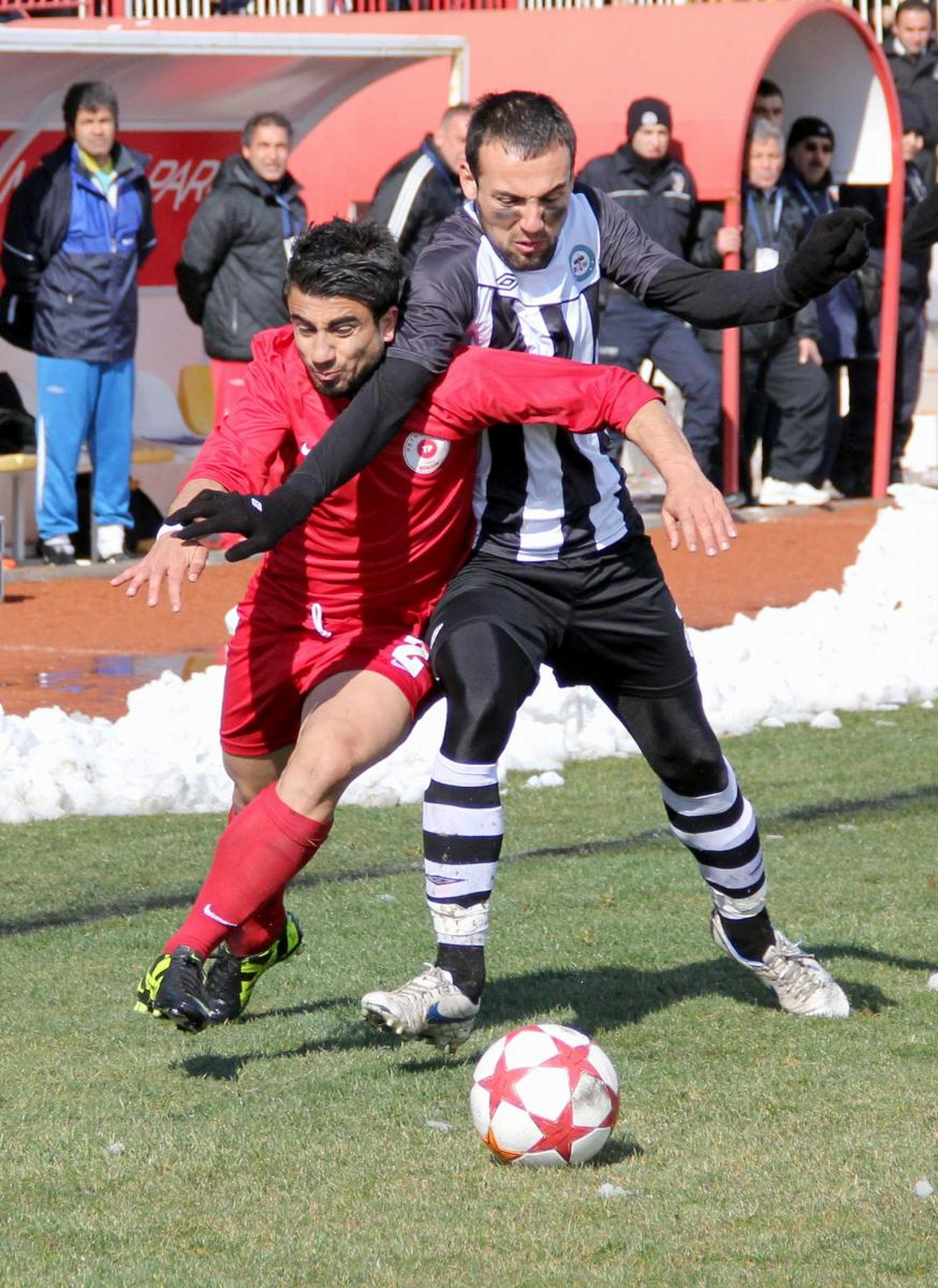 Petrolspor\'da 3 Futbolcu Gönderildi