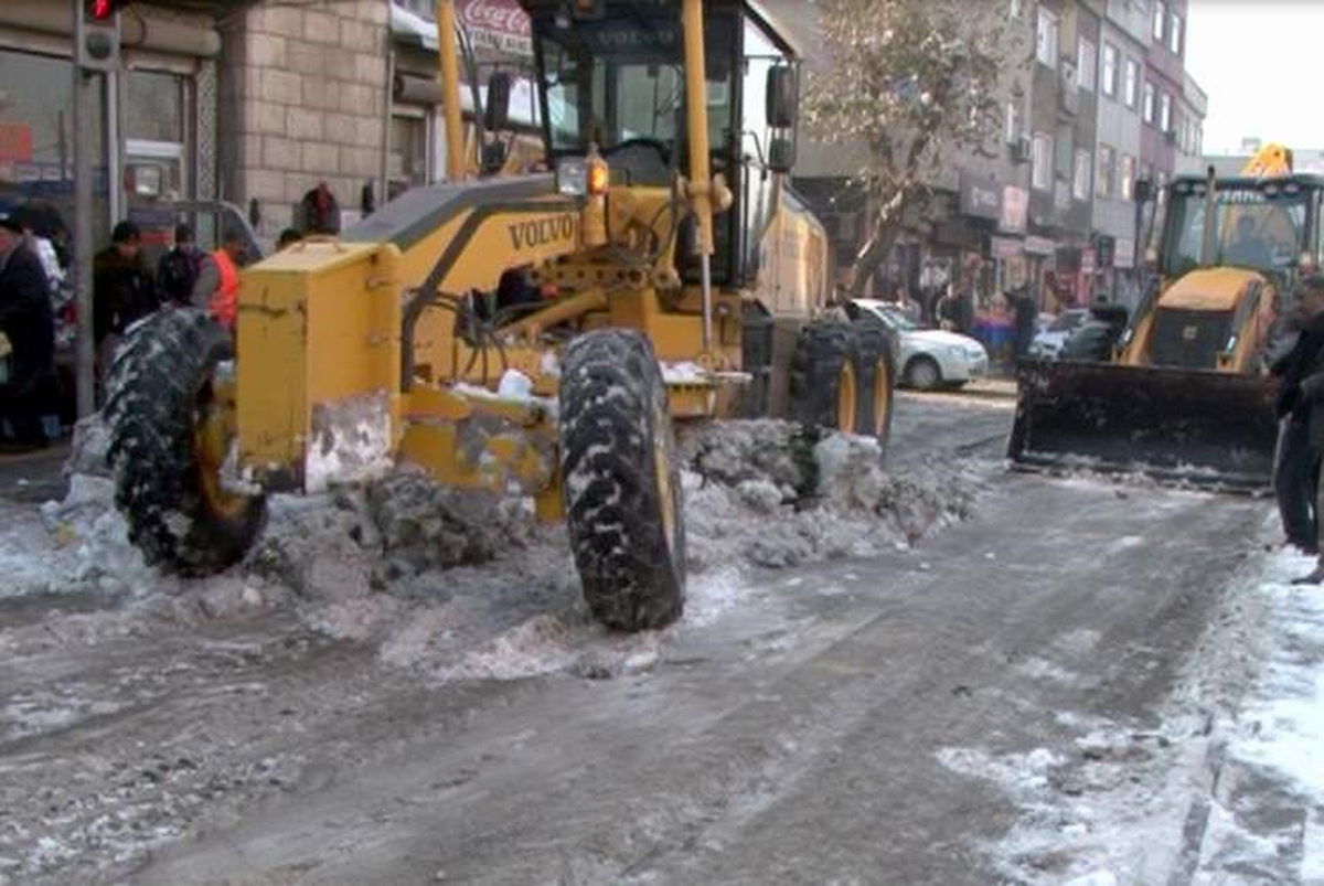 Siirt\'te Buzlanan Yollar Temizlendi