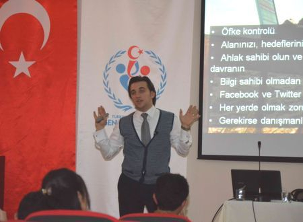 Simav\'da "Sosyal Medyayı Yönetme" Semineri