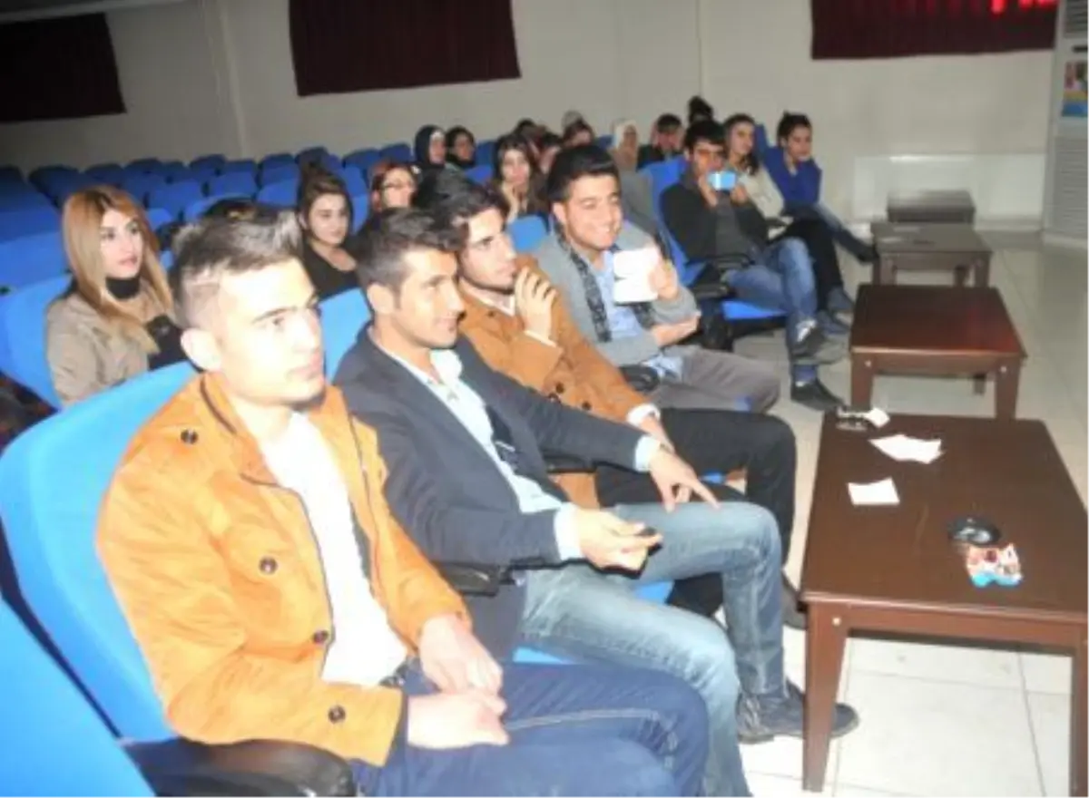 Şırnak'taki Gençler İş Arama Eğitimi Alıyor