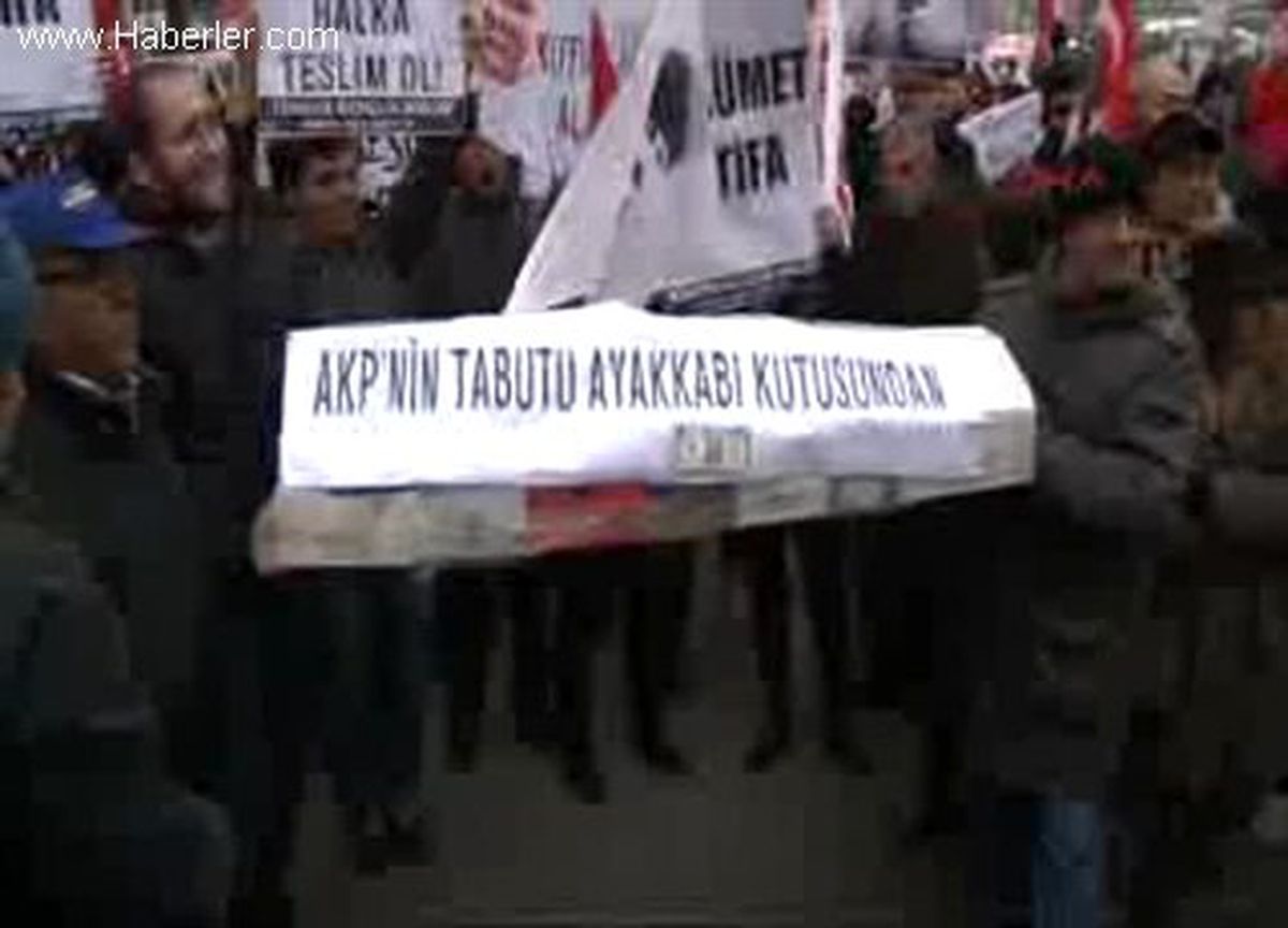 TGB, Kızılay\'da Tabutlu ve Ayakkabı Kutulu Eylem Yaptı