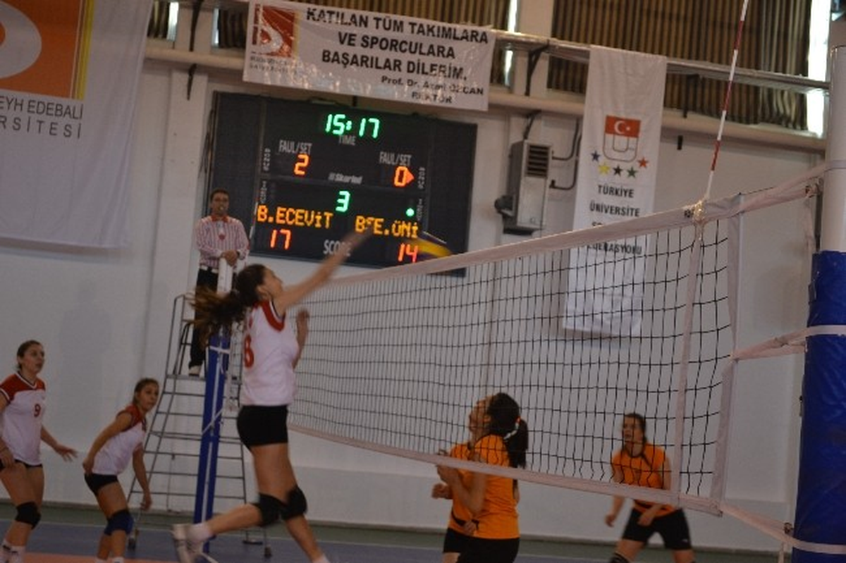 Türkiye Üniversite Sporları Federasyonu 2\'inci Lig Maçları Devam Ediyor