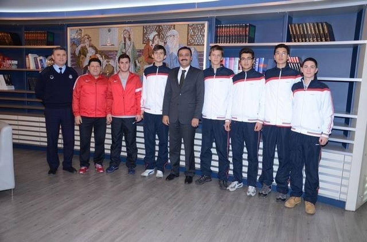 Yıldız Basketbol Takımı Başkan Bayram\'ı Ziyaret Etti