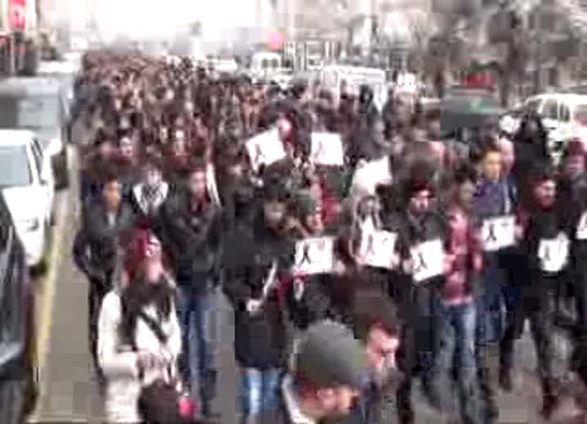 Arkadaşlarını Şiir ve Karanfille Andılar