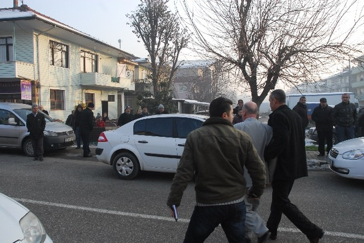 Baba Tartıştığı Oğlunu Öldürdü