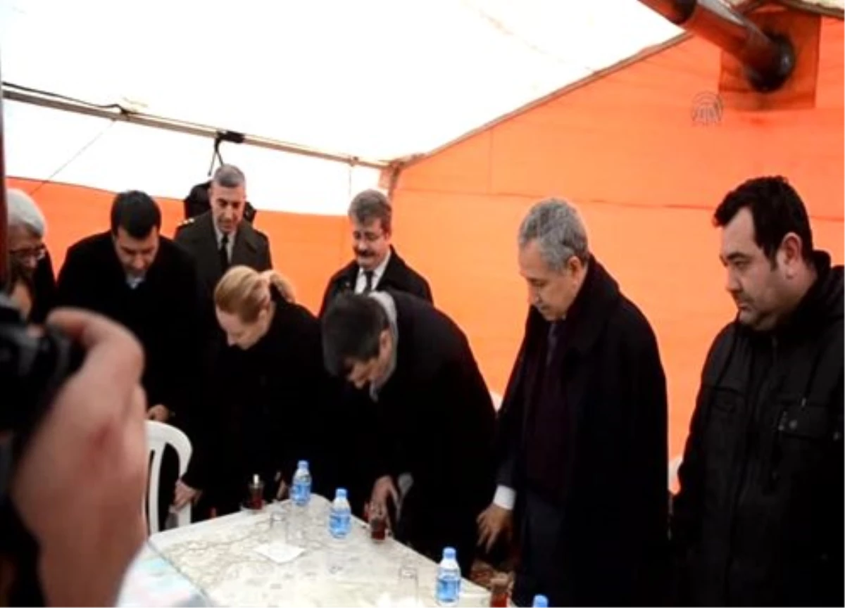 Başbakan Yardımcısı Arınç, taziye ziyaretinde bulundu -