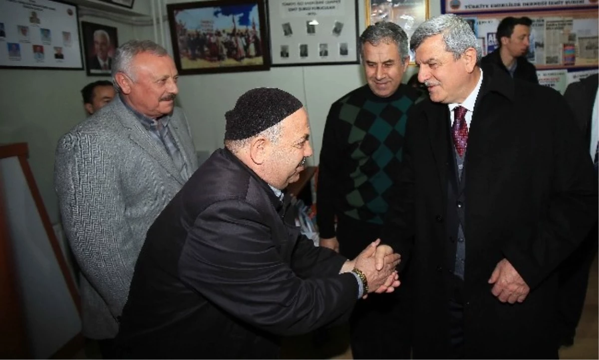 Başkan Karaosmanoğlu Emeklileri Ziyaret Etti