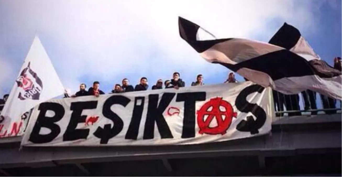 Beşiktaşlı Taraftarlar, TFF\'yi Protesto Etti