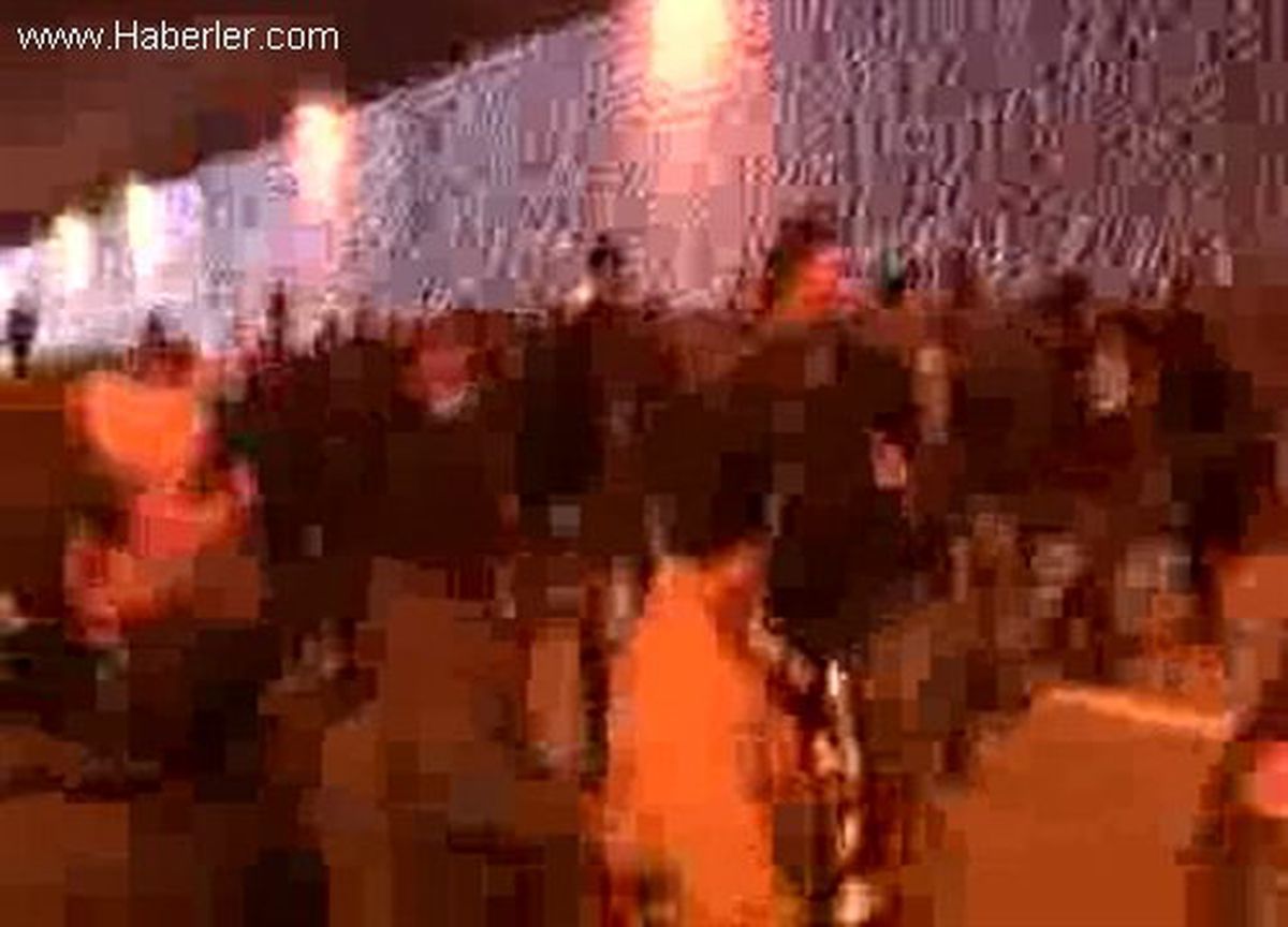 Beşiktaşlı Taraftarlar Tff\'yi Protesto Etti