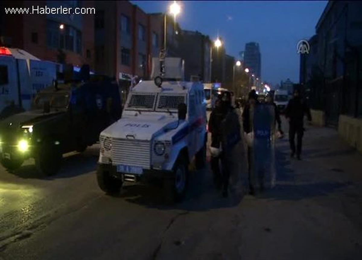 Beşiktaşlı taraftarlar, TFF\'yi protesto etti -