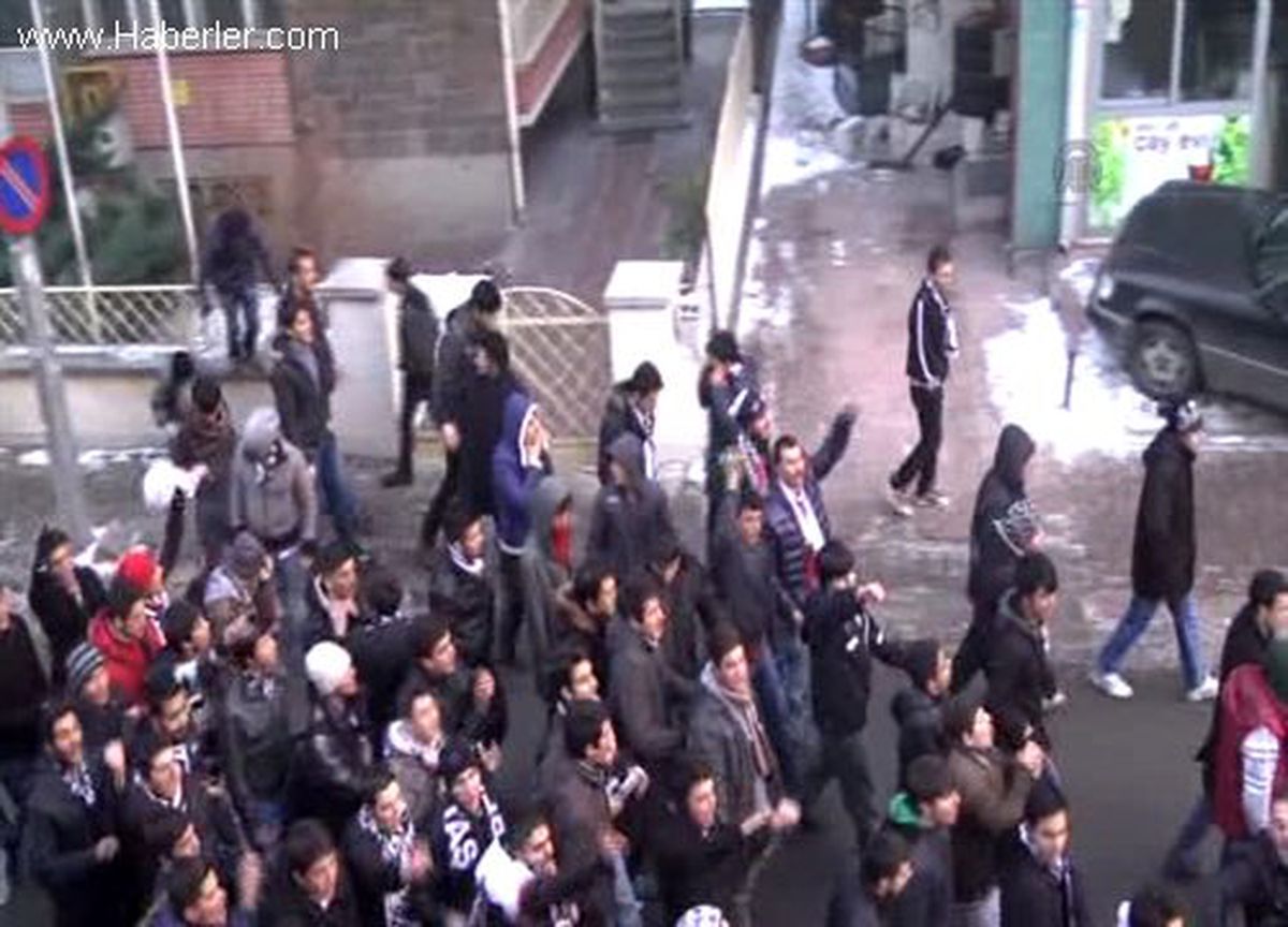 Beşiktaşlı taraftarlardan TFF\'ye protesto -