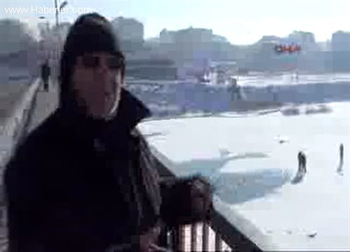 Buz Tutan Kura Nehri Yürüyüş Parkuru Oldu