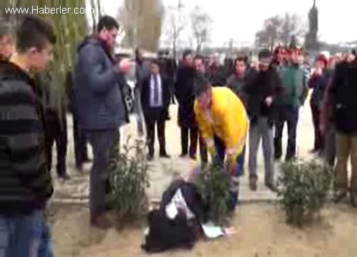 Direksiyon Sınavında Kaldırıma Çıktı: 2 Yaralı