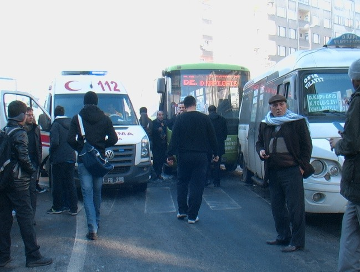 Diyarbakır\'da Trafik Kazası: 2 Yaralı