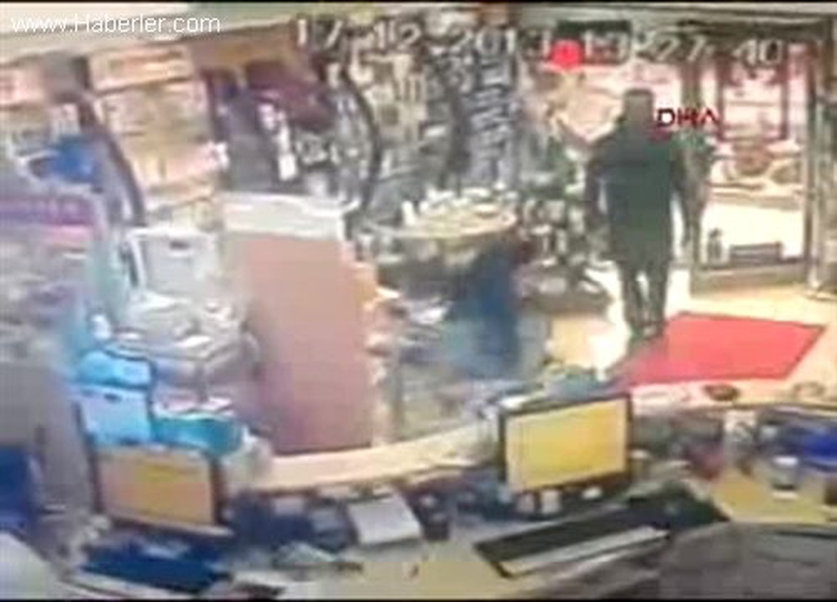 Eczanelerden Hırsızlık Anları Güvenlik Kamerasında