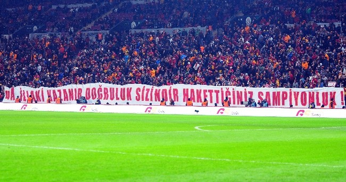 Galatasaray Taraftarından Trabzonspor\'a Şampiyonluk Jesti