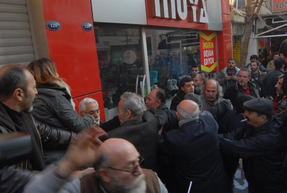 HDP İzmir İl Binası Açılışında Arbede