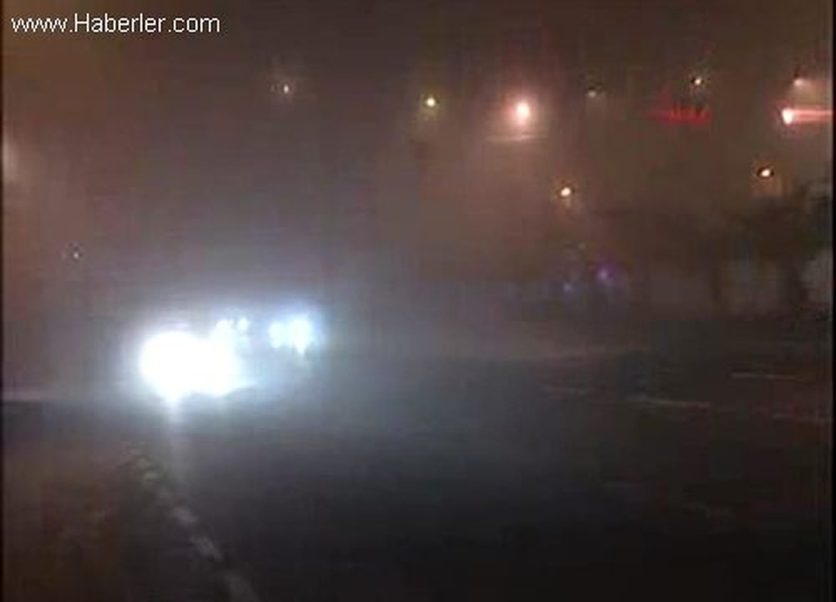 *istanbul Gece Saatlerinde Sisin Etkisi Altında Kaldı.