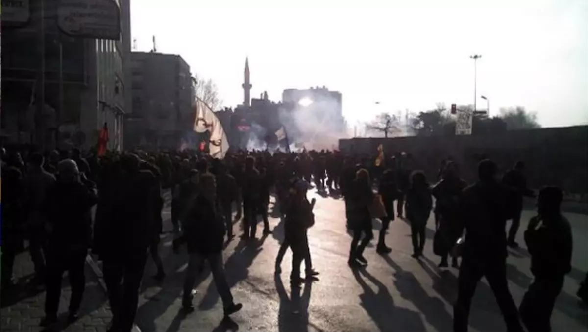 Kadıköy\'deki İstanbul Kent Mitingi\'ne Polis Müdahalesi