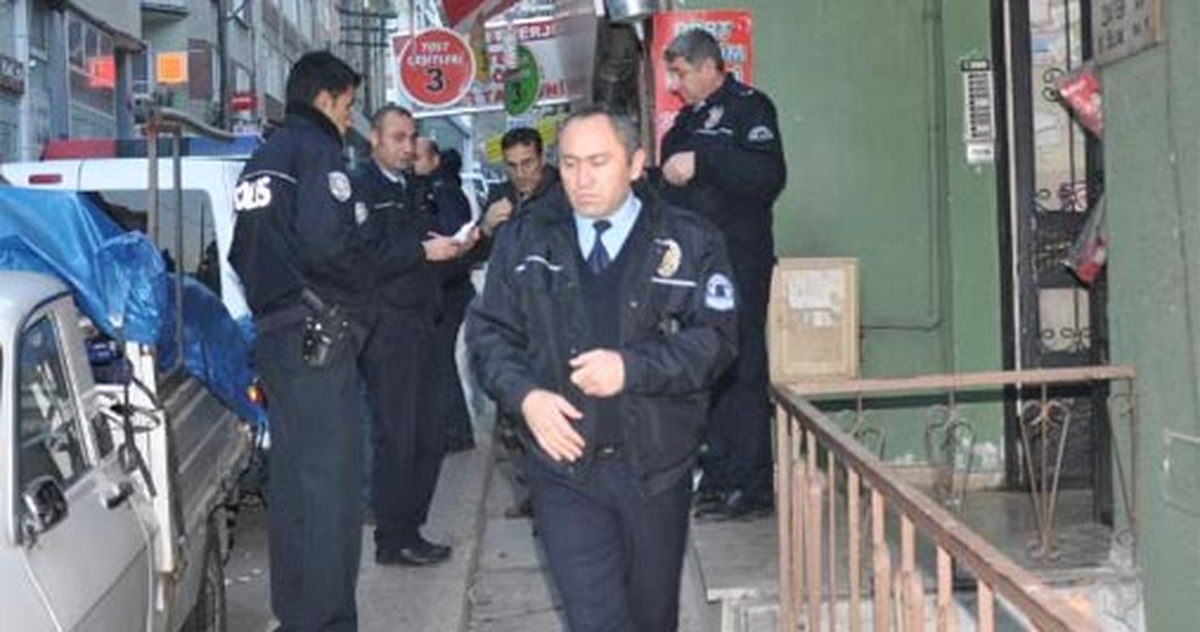Kıskançlık Krizine Girip Birlikte Yaşadığı Kadını Öldürdü
