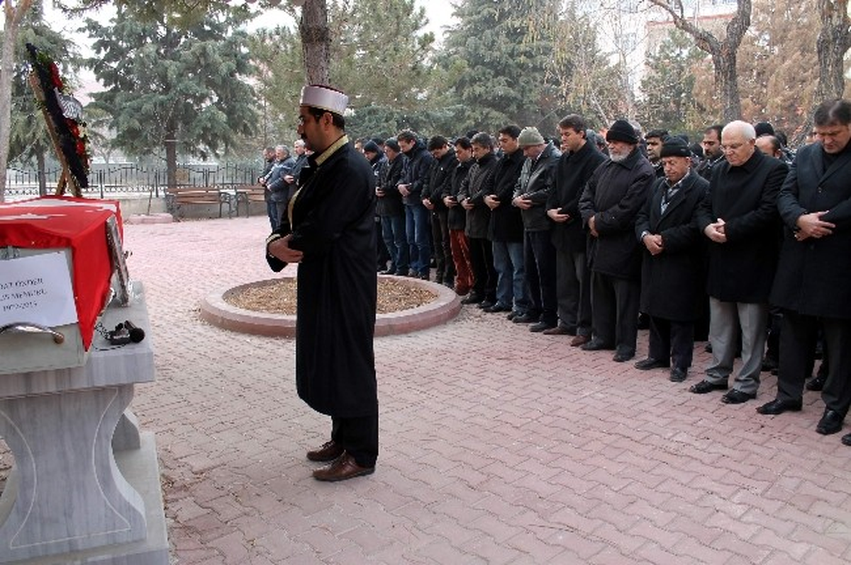 Konya\'da Ölen Polis Memuru Son Yolculuğuna Uğurlandı