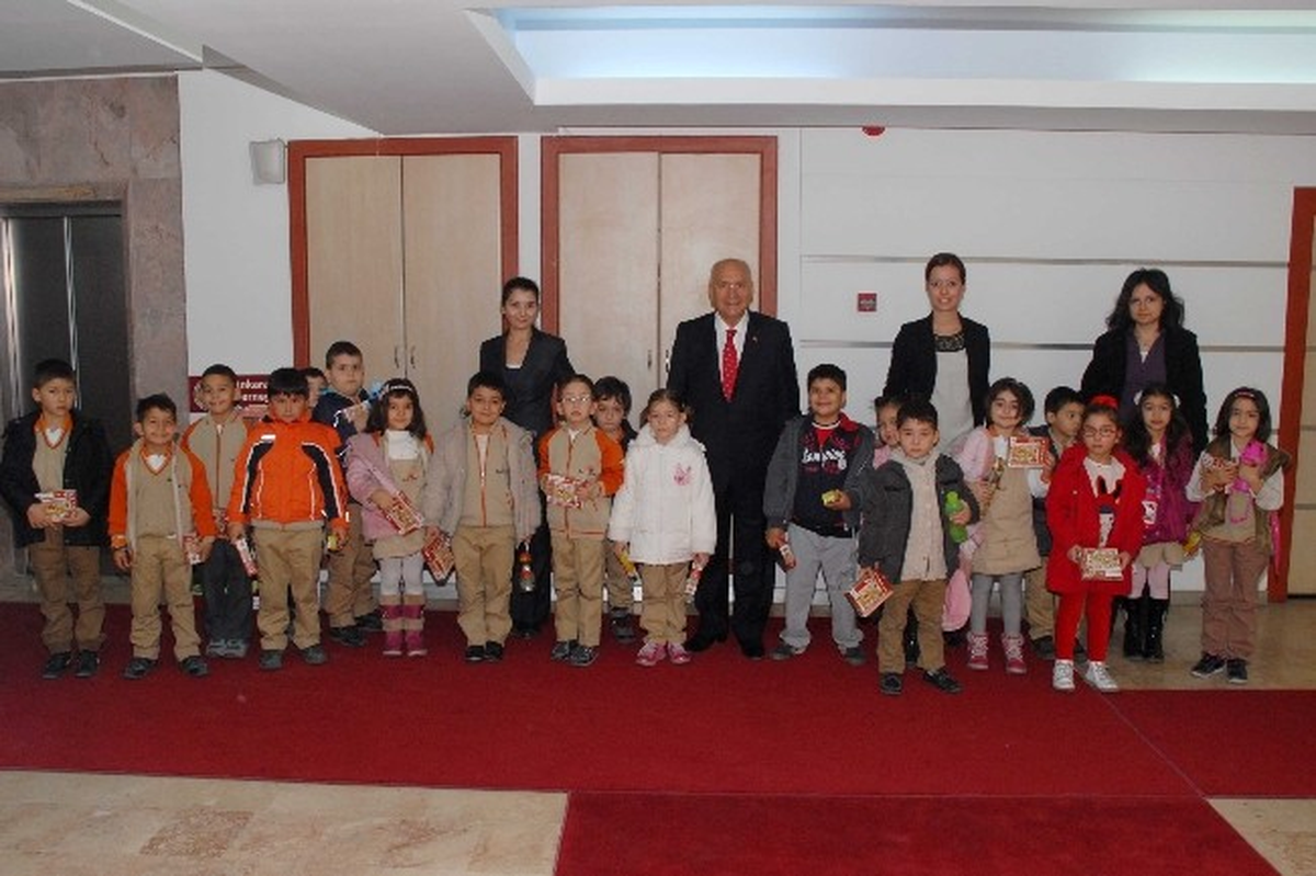 Minikler Yaşar\'ı Ziyaret Etti