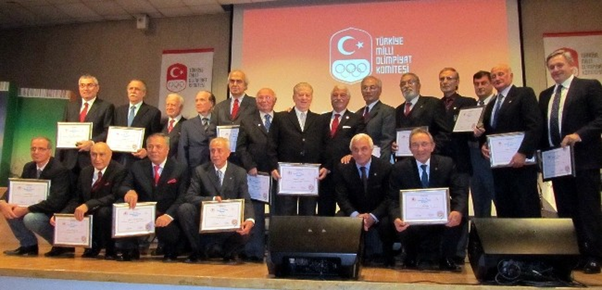 Olimpian Derneği Başkanı Öztek\'e Gümüş Rozet