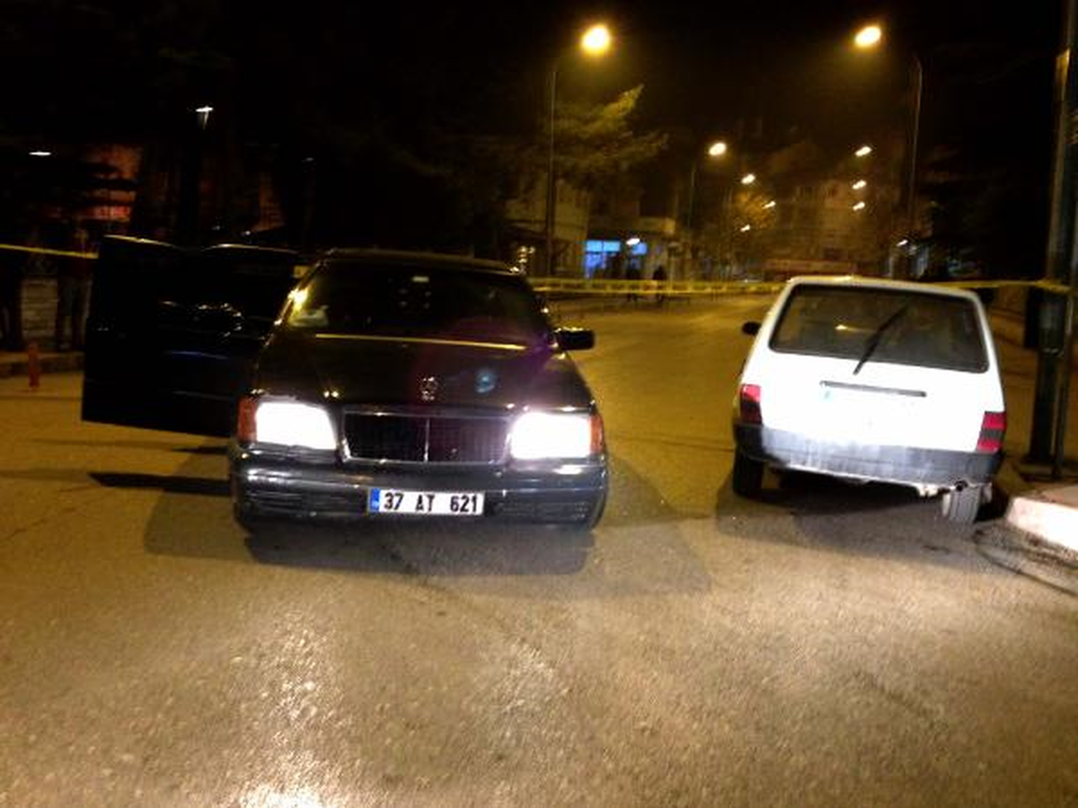 Seyir Halindeki Otomobile Silahlı Saldırı: 2 Yaralı