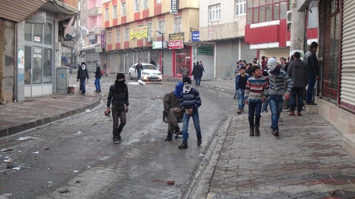 Şırnak\'ta Polisten Yüzü Maskeli Gruba Müdahale