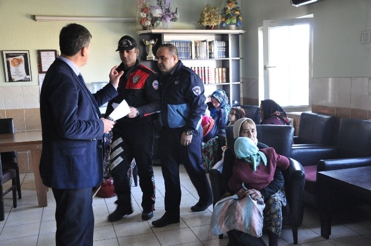 Sırtında Çocuğuyla Dilenen Aile Sosyal Politikalara Bildirilecek