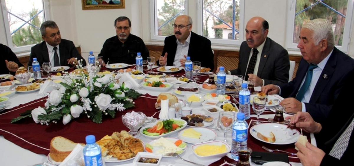 Vali Köşger, Gazetecilerle Buluştu