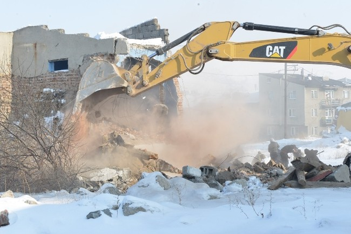 Yakutiye Belediyesi, Metruk Binaları Yok Ediyor