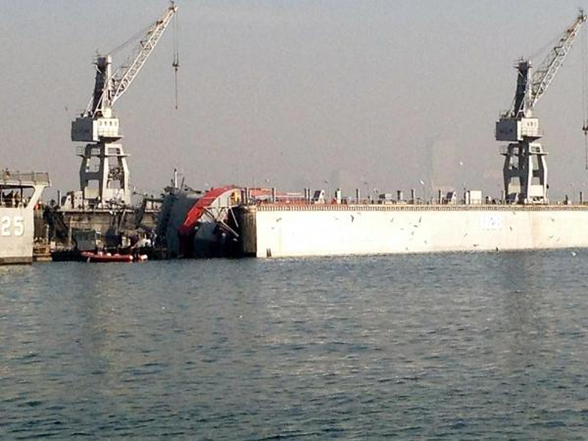 Askeri Tersanede Römorkör Yan Yattı, İçinde Askerler Var (2)