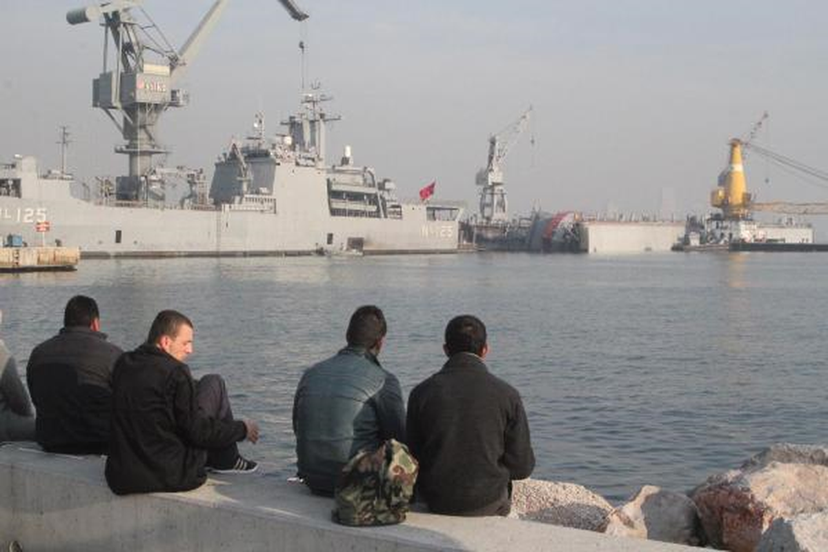 Askeri Tersanede Römorkör Yan Yattı, İçinde Askerler Var (5)