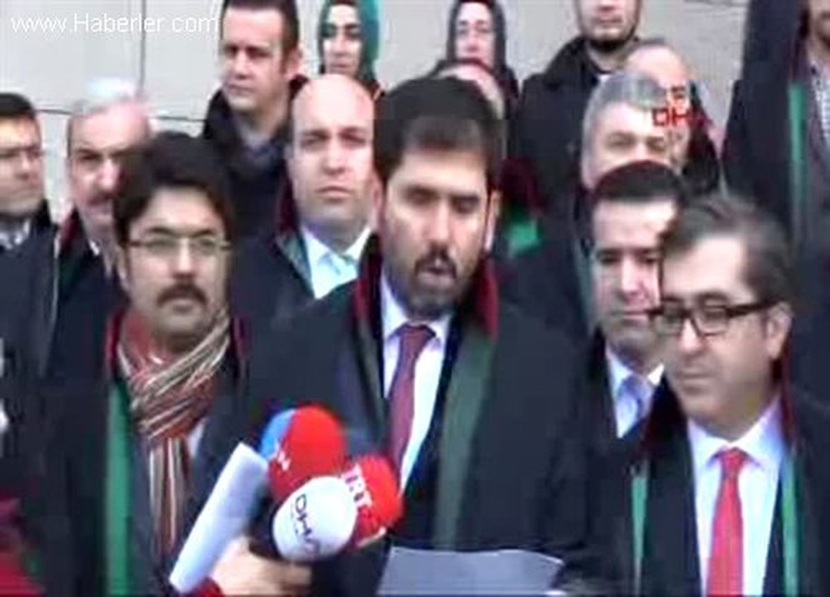 Avukatlardan Adliye Önünde "17 Aralık" Operasyonu Açıklaması